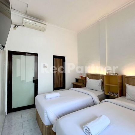 D Palma Near Lokananta Manahan Mitra Reddoorz Solo Buitenkant foto