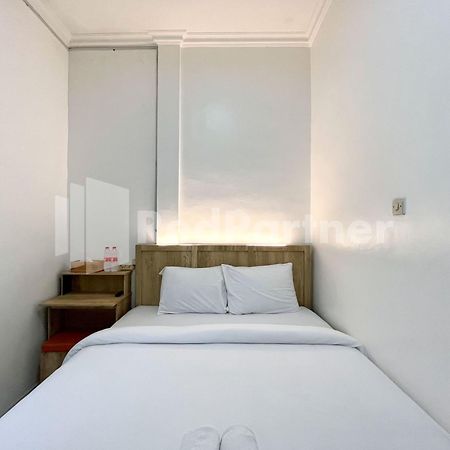 D Palma Near Lokananta Manahan Mitra Reddoorz Solo Buitenkant foto