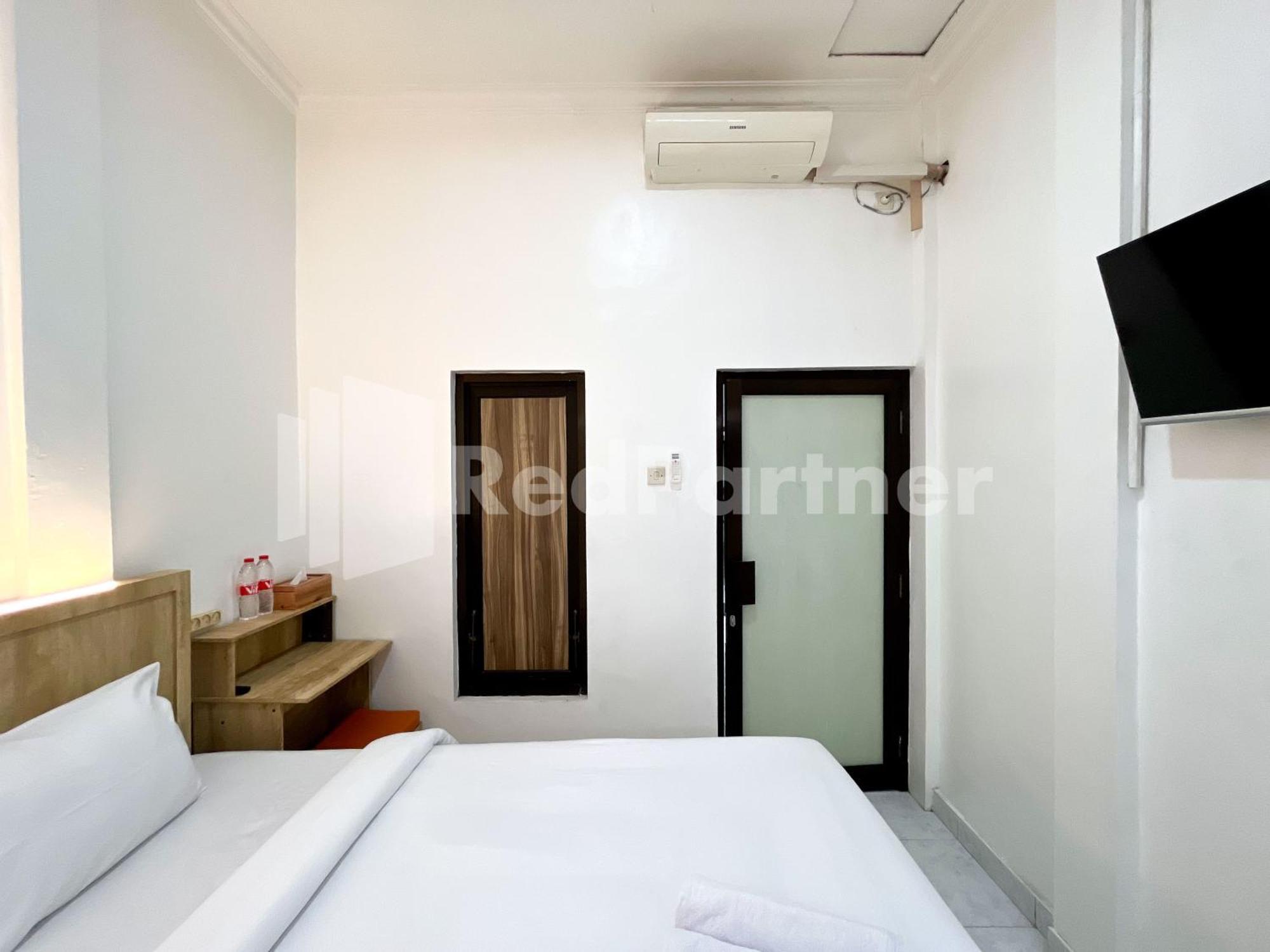 D Palma Near Lokananta Manahan Mitra Reddoorz Solo Buitenkant foto