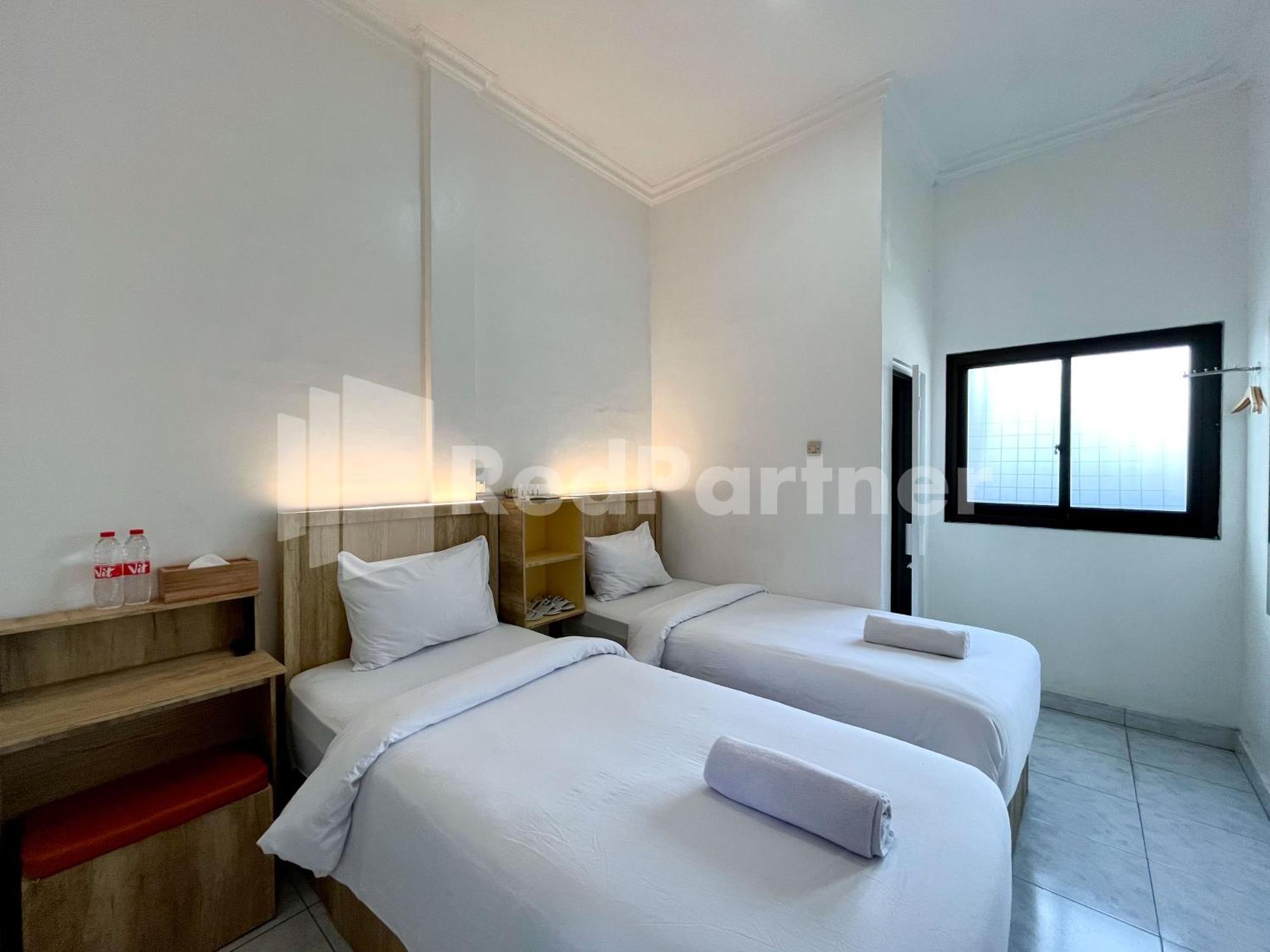 D Palma Near Lokananta Manahan Mitra Reddoorz Solo Buitenkant foto