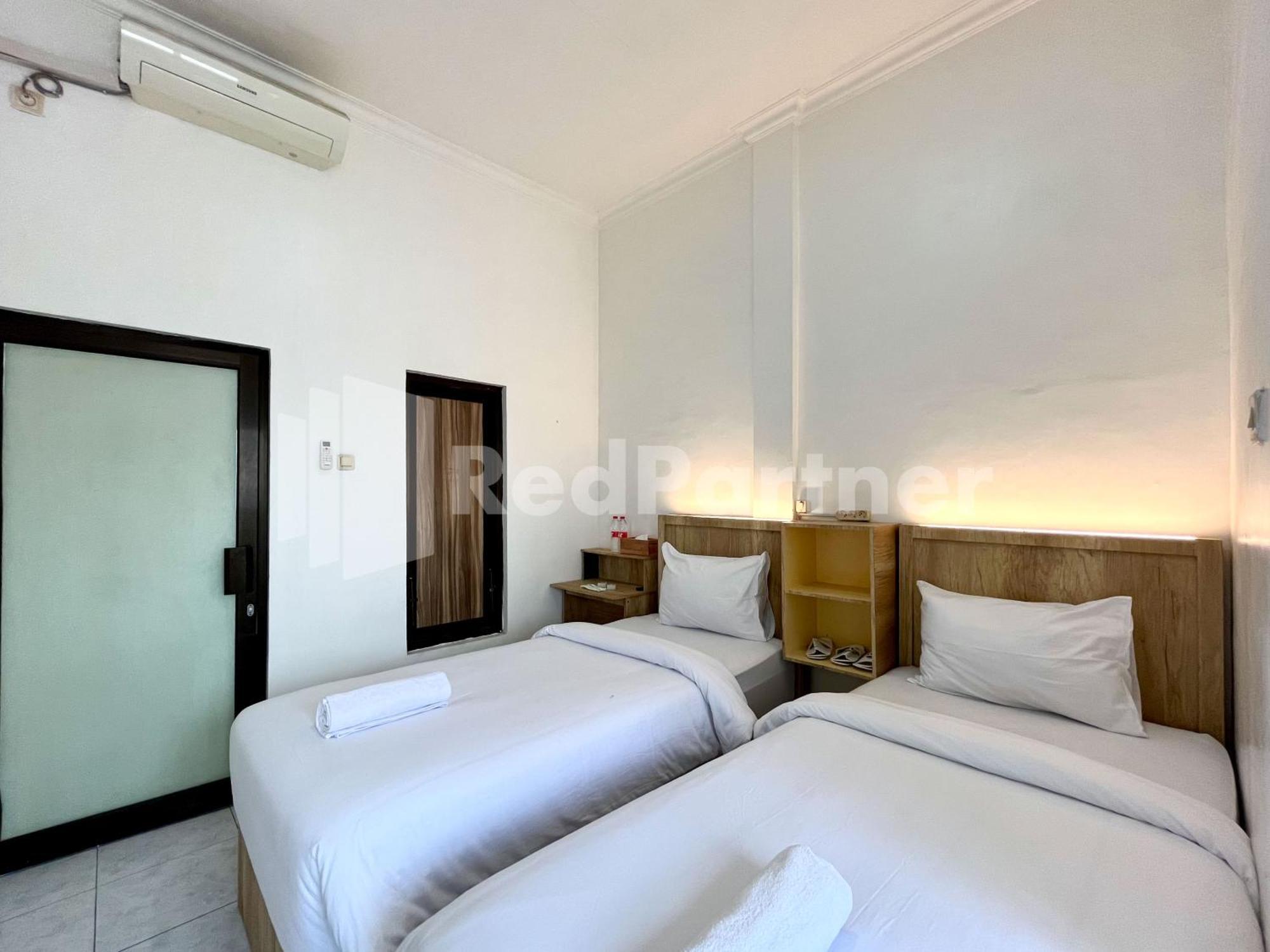 D Palma Near Lokananta Manahan Mitra Reddoorz Solo Buitenkant foto