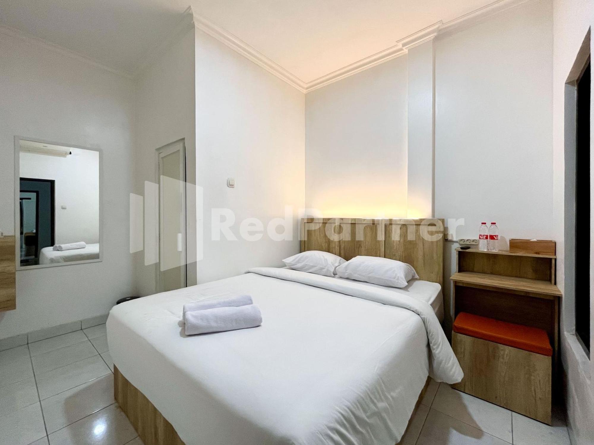 D Palma Near Lokananta Manahan Mitra Reddoorz Solo Buitenkant foto