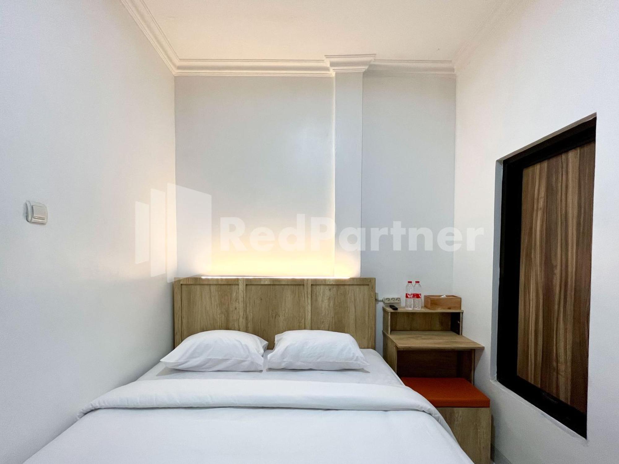 D Palma Near Lokananta Manahan Mitra Reddoorz Solo Buitenkant foto