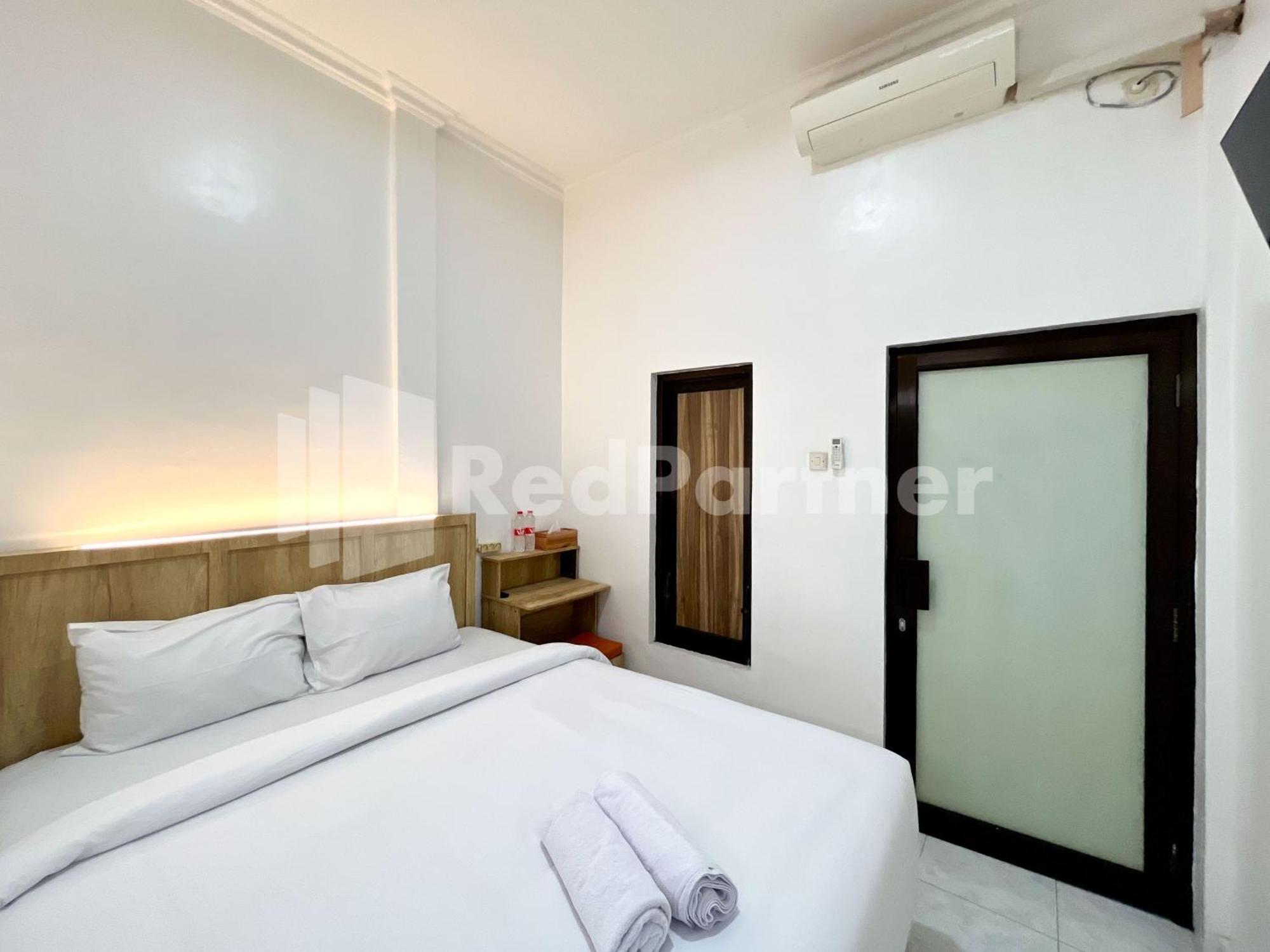D Palma Near Lokananta Manahan Mitra Reddoorz Solo Buitenkant foto