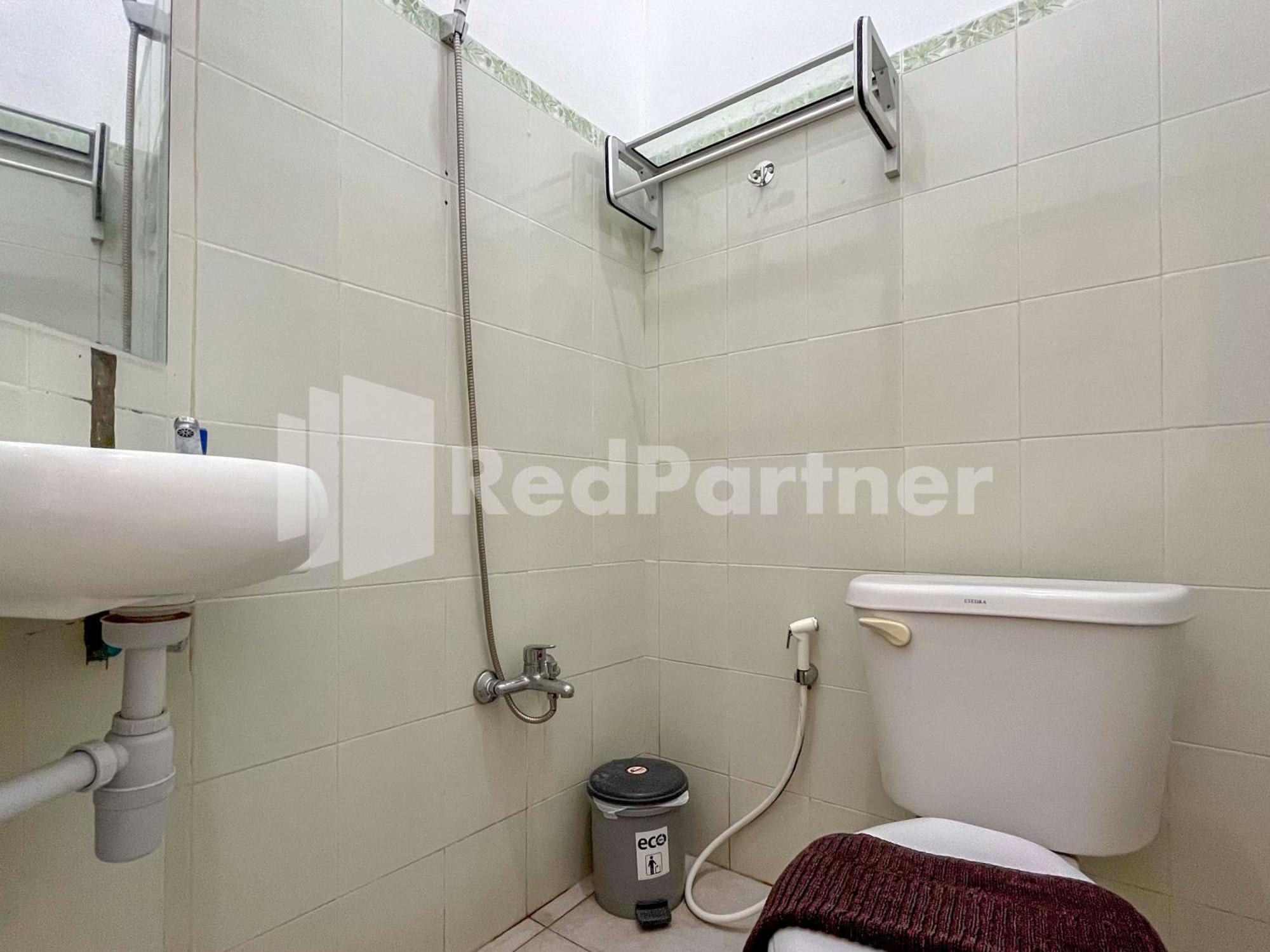 D Palma Near Lokananta Manahan Mitra Reddoorz Solo Buitenkant foto