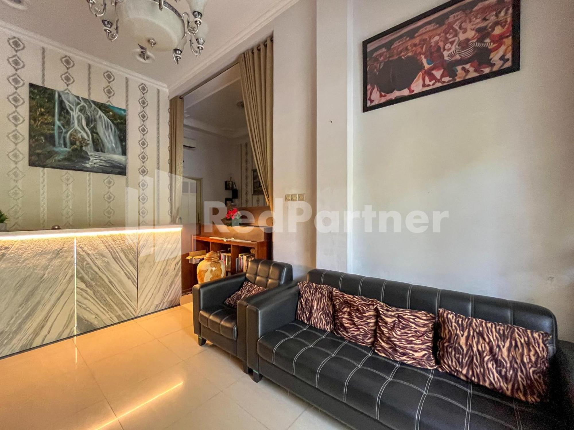D Palma Near Lokananta Manahan Mitra Reddoorz Solo Buitenkant foto